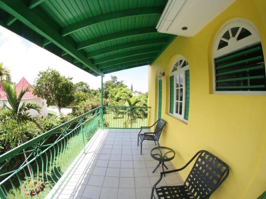 Villa Sonate Runaway Bay Exterior foto