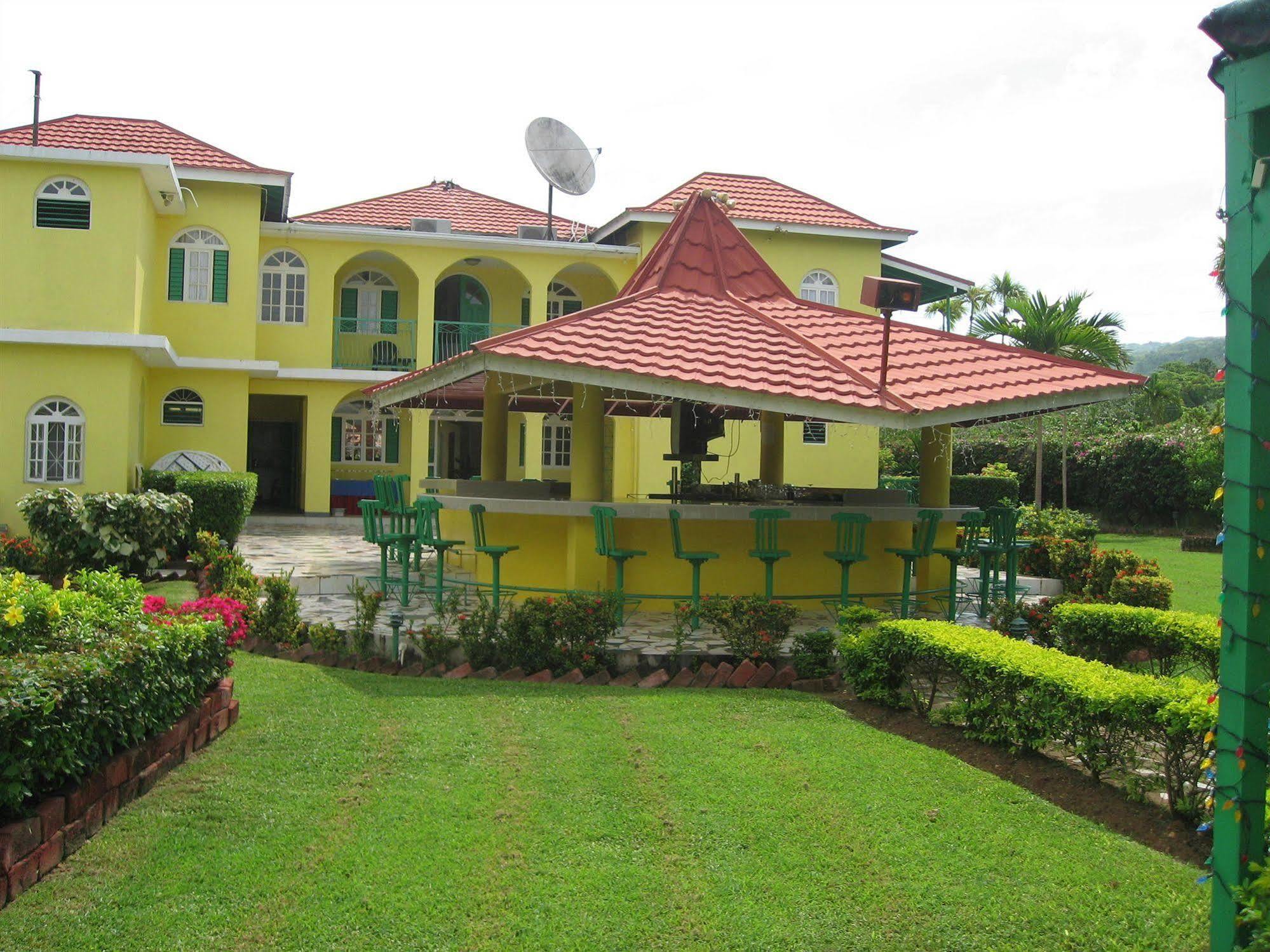 Villa Sonate Runaway Bay Exterior foto